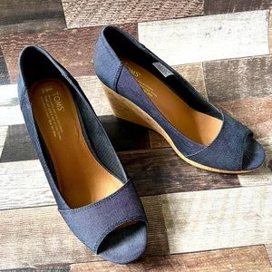 TOMS “Stella” Black Denim Peep Toe Wedge size 8.5